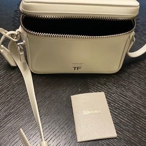 Beautiful brand new bag , no dust bag or receipt